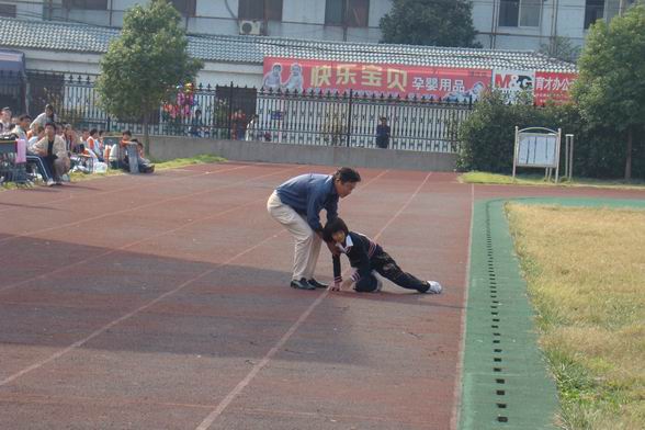 校运动会中感人一刻